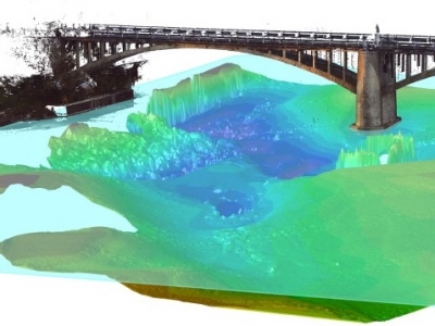Il drone idrografico Echoboat con multibeam  rileva la batimetria nei pressi dei piloni immersi